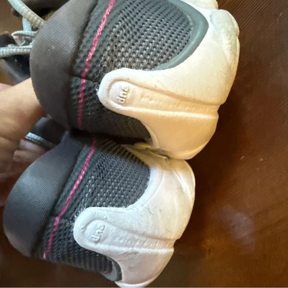 Brooks Anthem Grey Pink Size 7‎ Running Shoes Athletic